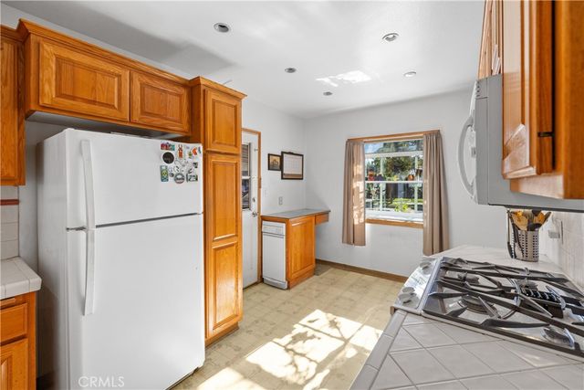 17419 Leadwell, Lake Balboa, CA 91406