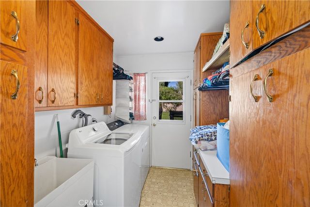 17419 Leadwell, Lake Balboa, CA 91406