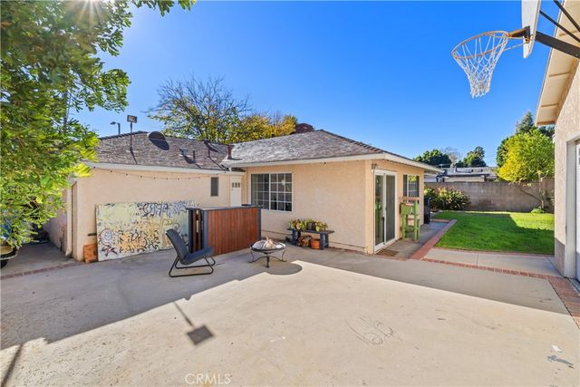 17419 Leadwell, Lake Balboa, CA 91406