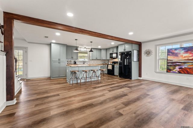 17220 Oak Ridge Dr, Livingston, LA 70754