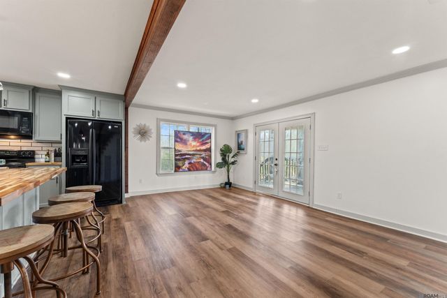 17220 Oak Ridge Dr, Livingston, LA 70754