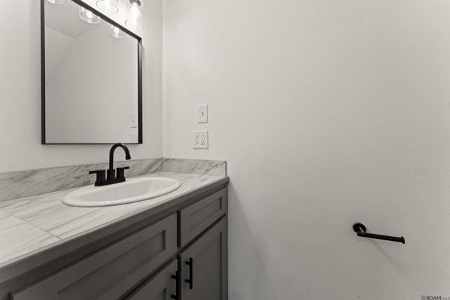 17220 Oak Ridge Dr, Livingston, LA 70754