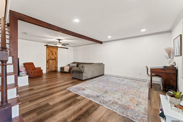 17220 Oak Ridge Dr, Livingston, LA 70754