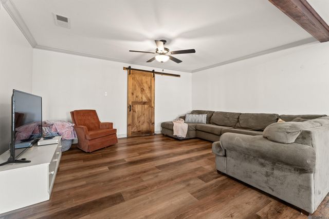 17220 Oak Ridge Dr, Livingston, LA 70754