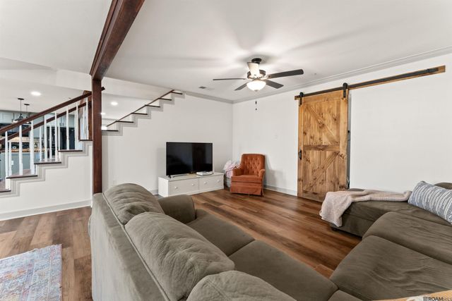 17220 Oak Ridge Dr, Livingston, LA 70754