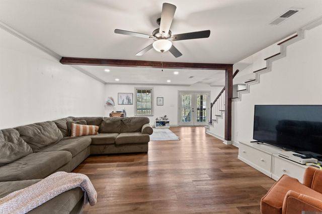 17220 Oak Ridge Dr, Livingston, LA 70754