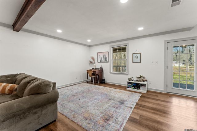 17220 Oak Ridge Dr, Livingston, LA 70754