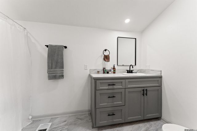 17220 Oak Ridge Dr, Livingston, LA 70754