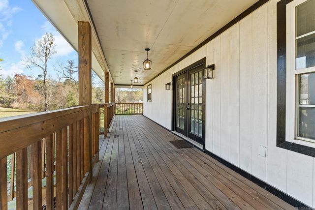 17220 Oak Ridge Dr, Livingston, LA 70754