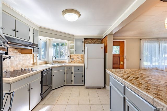 2520 Edgemere Drive, Greece, NY 14612