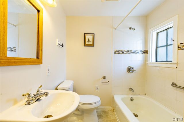 2520 Edgemere Drive, Greece, NY 14612
