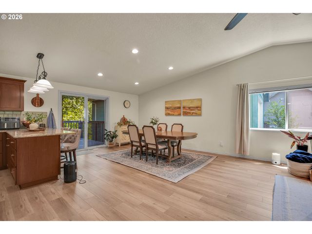 371 Belton Rd, St Helens, OR 97051