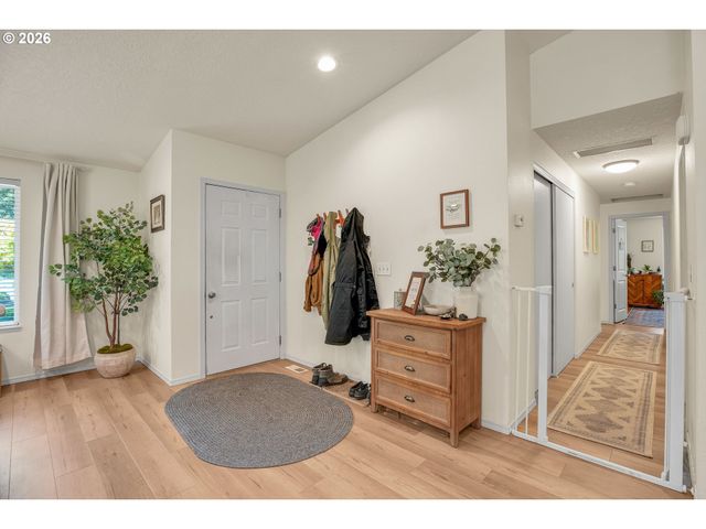 371 Belton Rd, St Helens, OR 97051