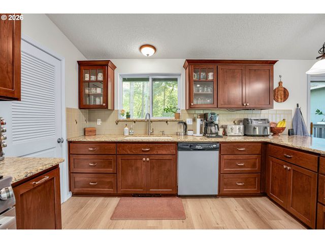 371 Belton Rd, St Helens, OR 97051