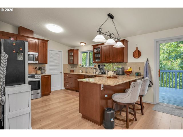371 Belton Rd, St Helens, OR 97051