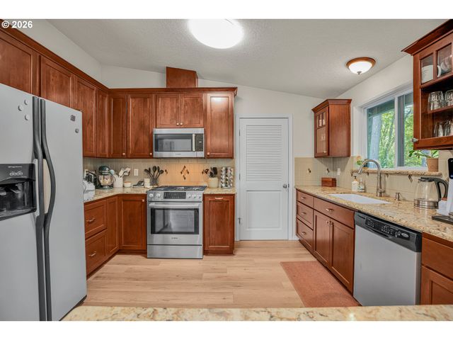 371 Belton Rd, St Helens, OR 97051