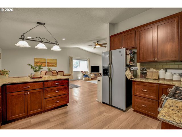 371 Belton Rd, St Helens, OR 97051