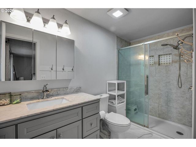 371 Belton Rd, St Helens, OR 97051