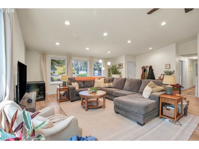 371 Belton Rd, St Helens, OR 97051
