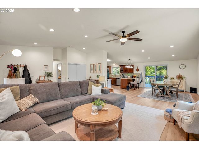 371 Belton Rd, St Helens, OR 97051