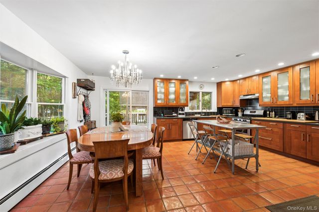 55 Island Creek Road, Southampton, NY 11968