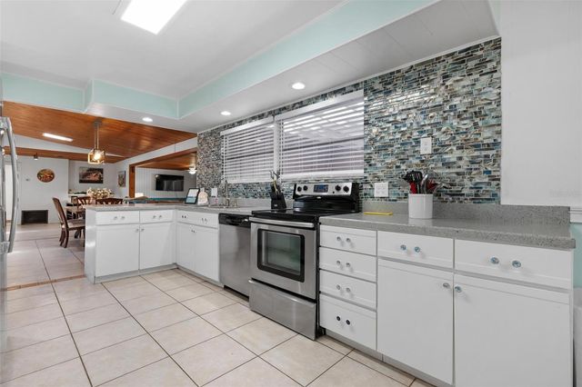 6201 6TH AVENUE NW, Bradenton, FL 34209