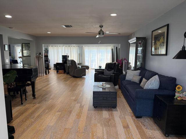 11 Holly Drive, Boynton Beach, FL 33436