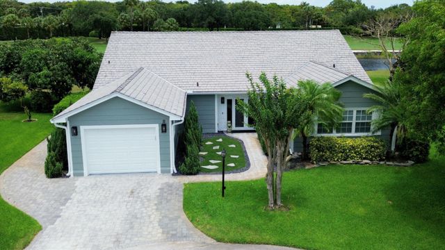 11 Holly Drive, Boynton Beach, FL 33436