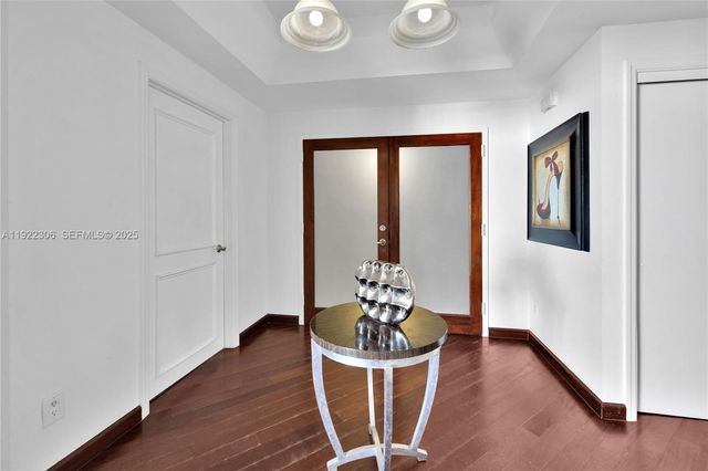 21050 Point Place 2001, Aventura, FL 33180