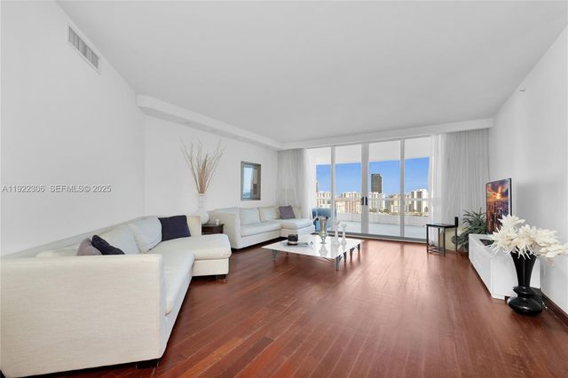 21050 Point Place 2001, Aventura, FL 33180