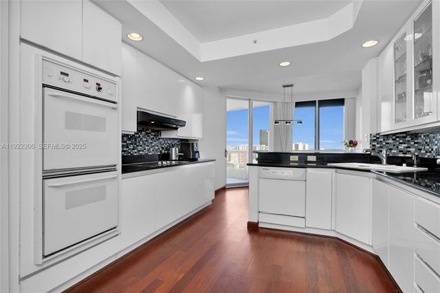 21050 Point Place 2001, Aventura, FL 33180