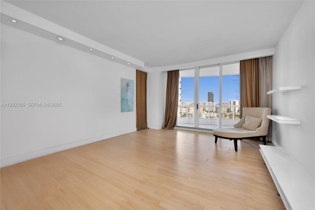 21050 Point Place 2001, Aventura, FL 33180