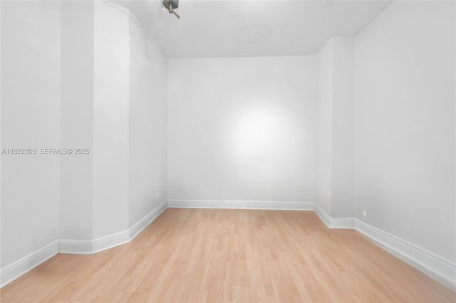 21050 Point Place 2001, Aventura, FL 33180
