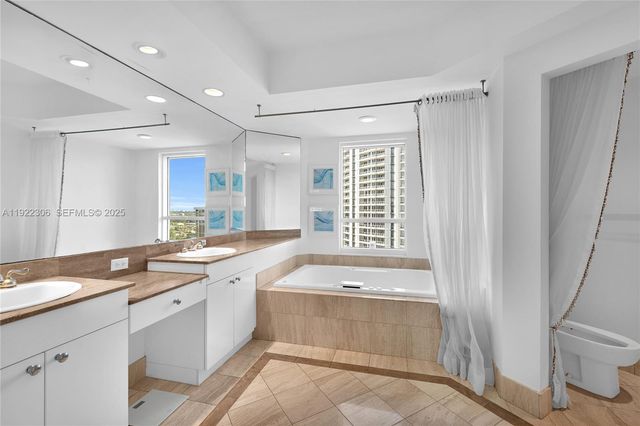 21050 Point Place 2001, Aventura, FL 33180