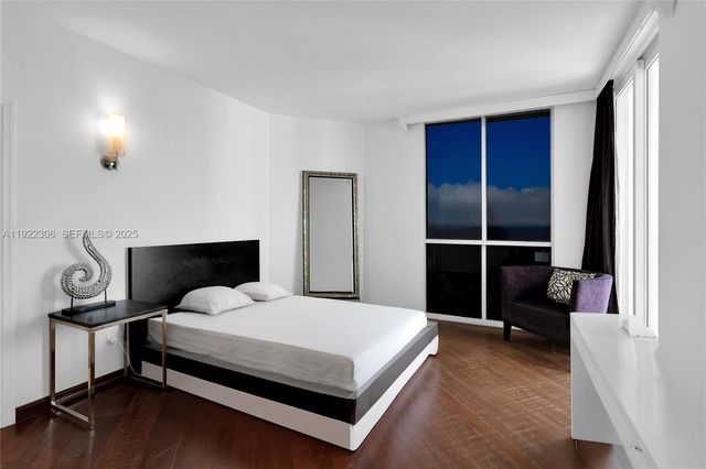 21050 Point Place 2001, Aventura, FL 33180
