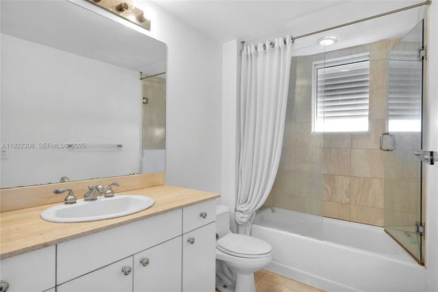 21050 Point Place 2001, Aventura, FL 33180