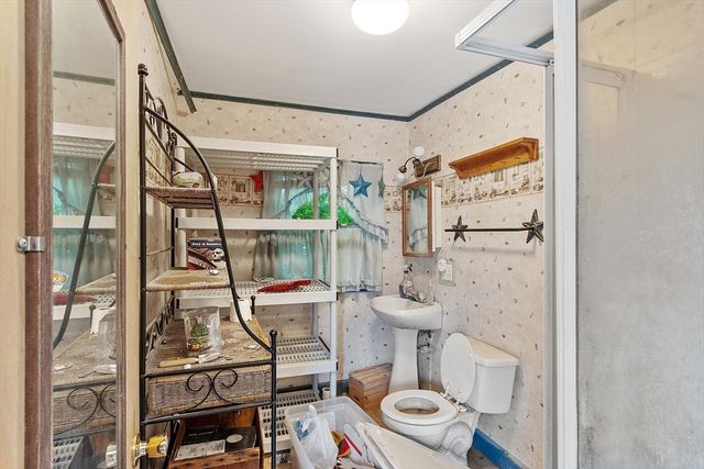 14 Central Ave, Dudley, MA 01571