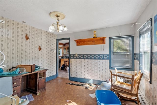 14 Central Ave, Dudley, MA 01571