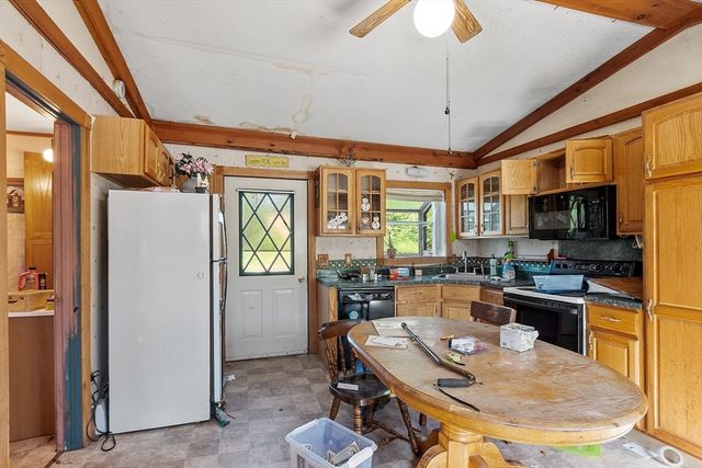 14 Central Ave, Dudley, MA 01571