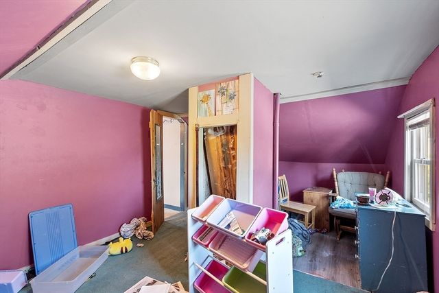 14 Central Ave, Dudley, MA 01571