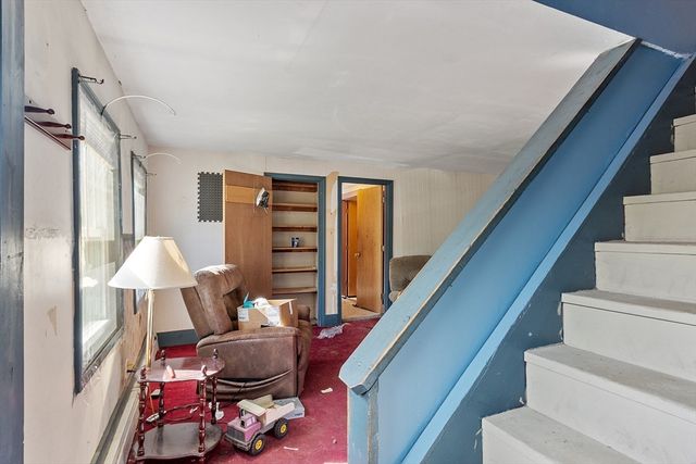 14 Central Ave, Dudley, MA 01571
