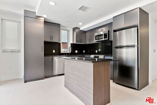 1257 N Sweetzer Avenue 103, West Hollywood, CA 90069