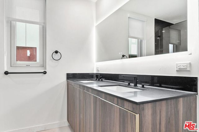 1257 N Sweetzer Avenue 103, West Hollywood, CA 90069