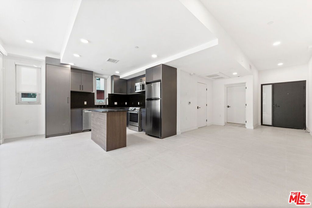 1257 N Sweetzer Avenue 103, West Hollywood, CA 90069