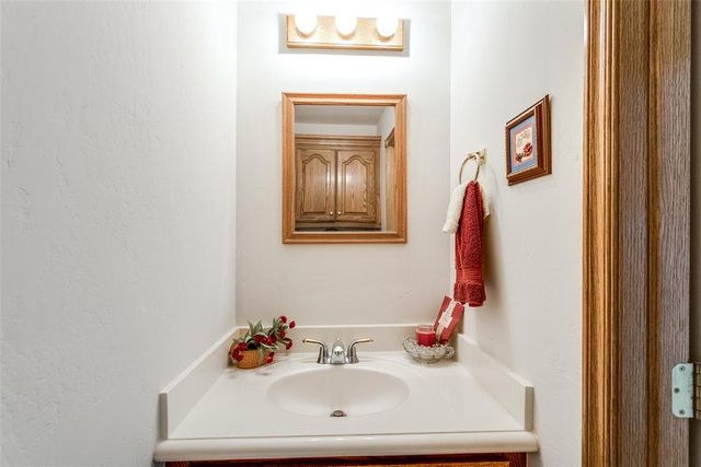 1163 Hidden Valley Lane, Choctaw, OK 73020