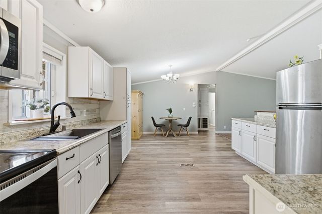 20 NE Matthew Court, Belfair, WA 98528