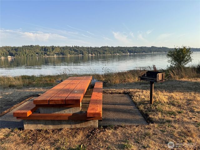 20 NE Matthew Court, Belfair, WA 98528