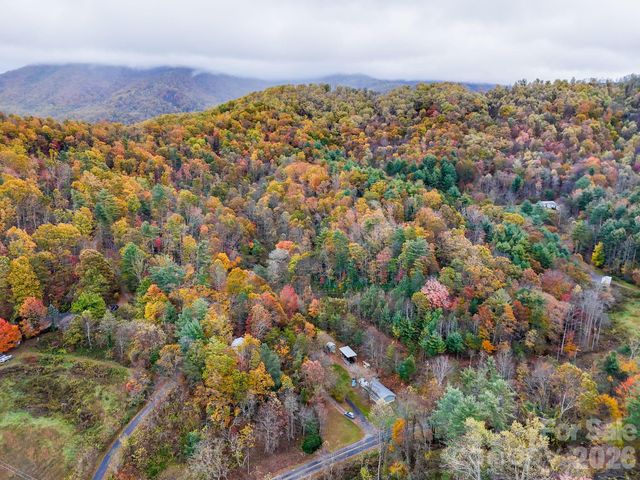 13 Spring Valley Way, Warrensville, NC 28787