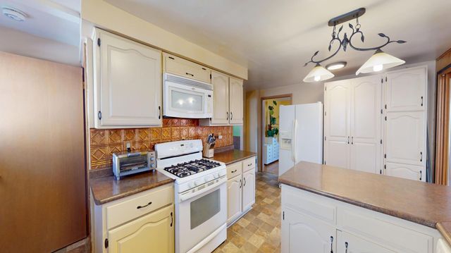 1606 Frank Hall Drive, Albert Lea, MN 56007