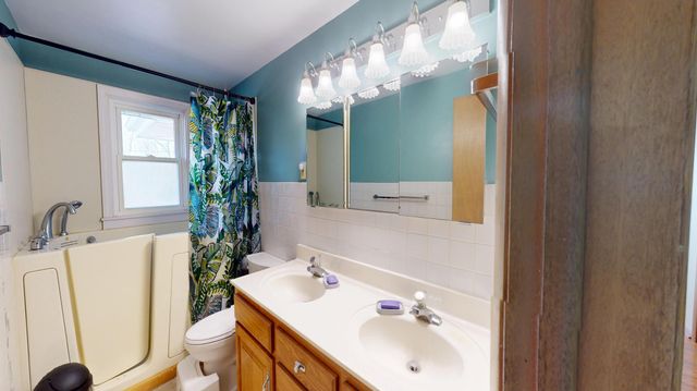 1606 Frank Hall Drive, Albert Lea, MN 56007